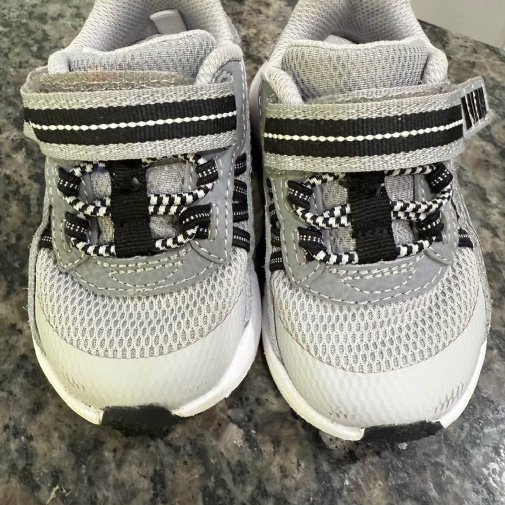 Stride Rite Gray and Black Kids Sneakers - 5XW